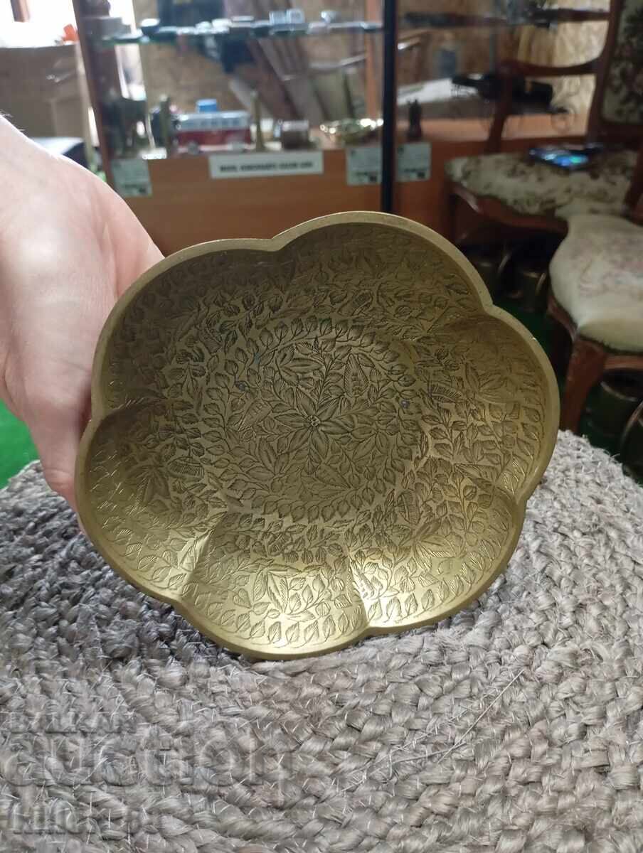 Veche bombonieră din bronz cu marcaj cu preț € 20.00 | 39.12 BGN