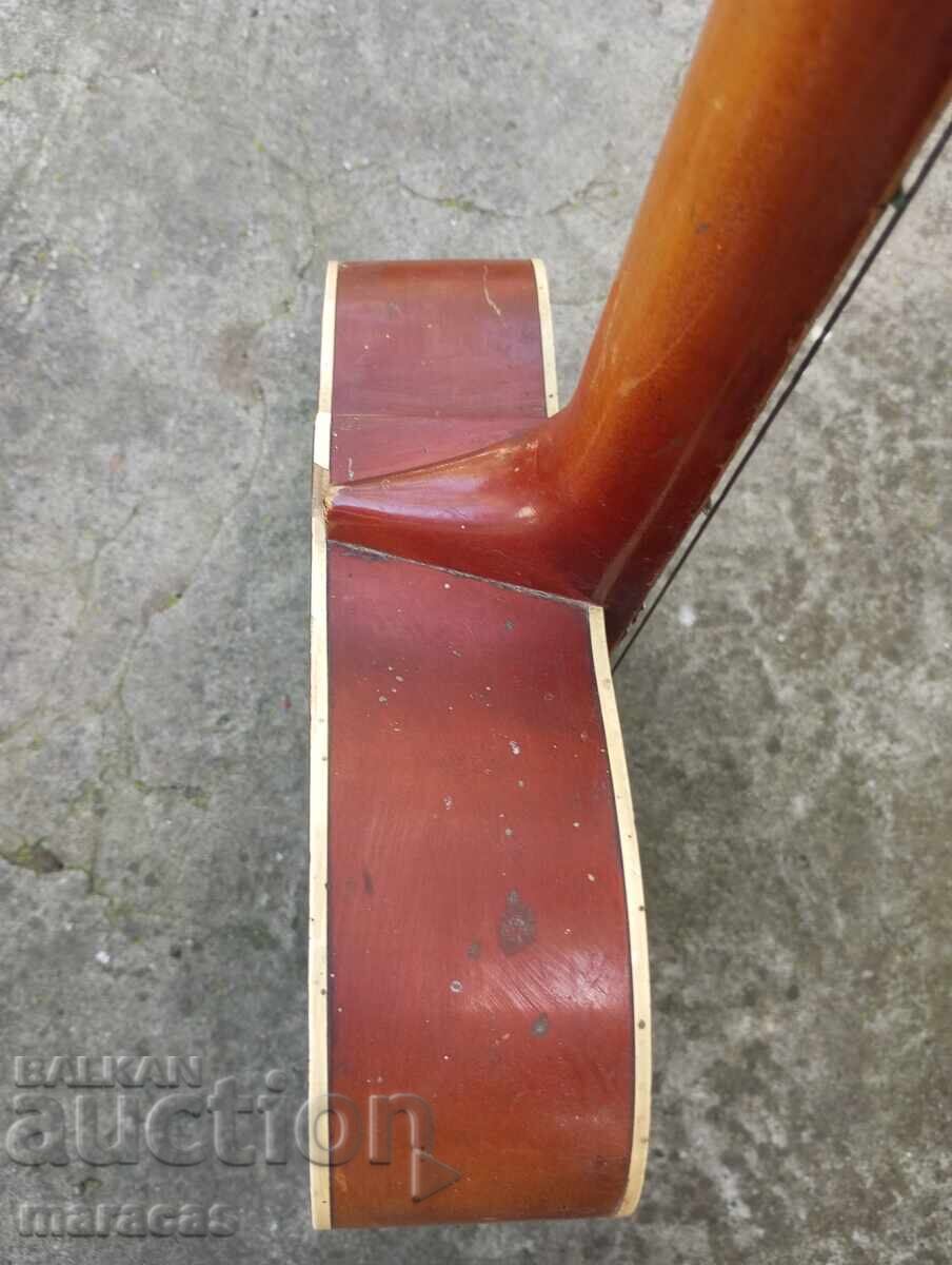 Παράδοση Παλιά ξύλινη κιθάρα