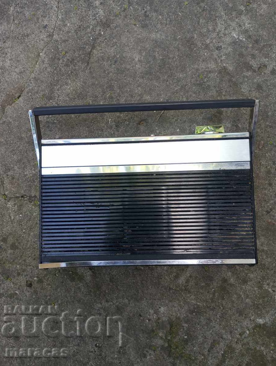 Livrarea Casetofon mic Grundig