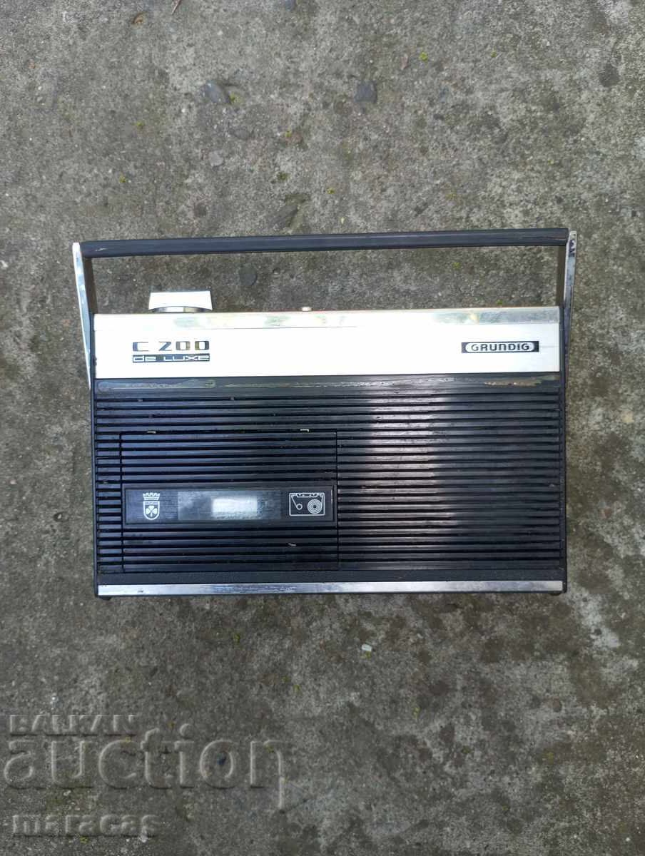 Casetofon mic Grundig
