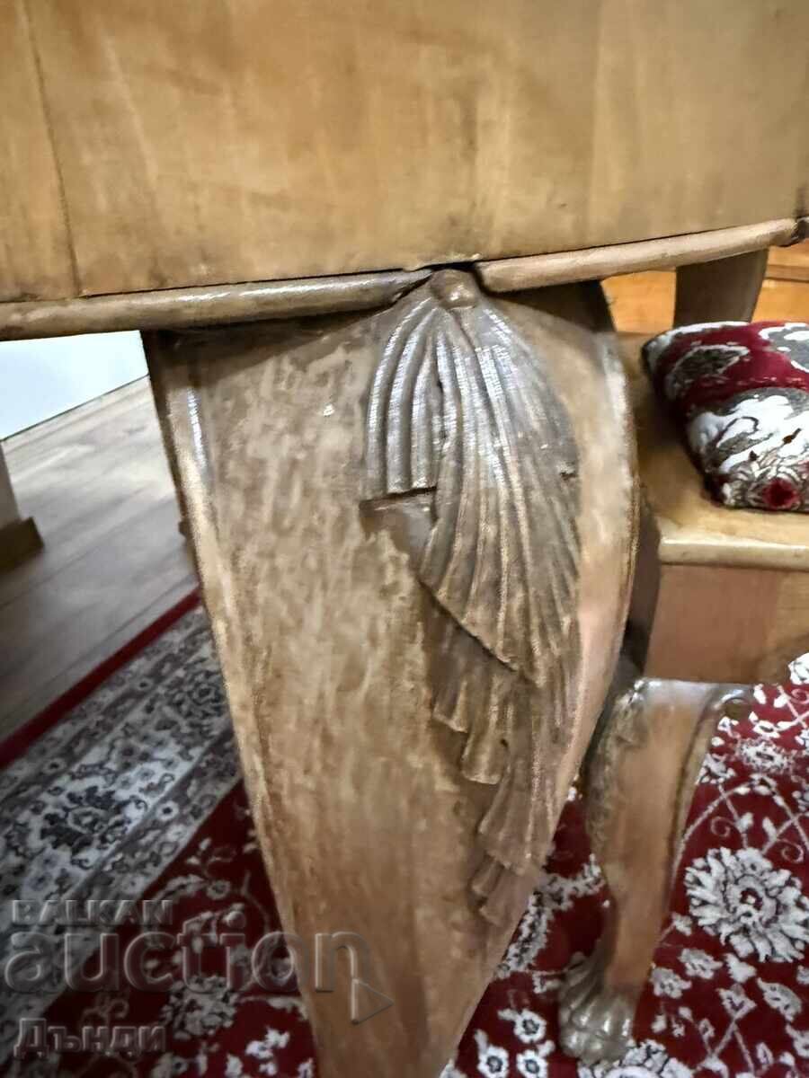 Παράδοση Παλιά αντίκα ξύλινη σκαλιστή τραπεζαρία