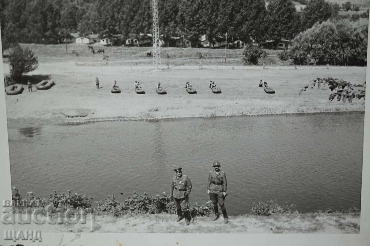 WWII Voenna Snimka Ofitseri  uniforma reka lodki uchenie