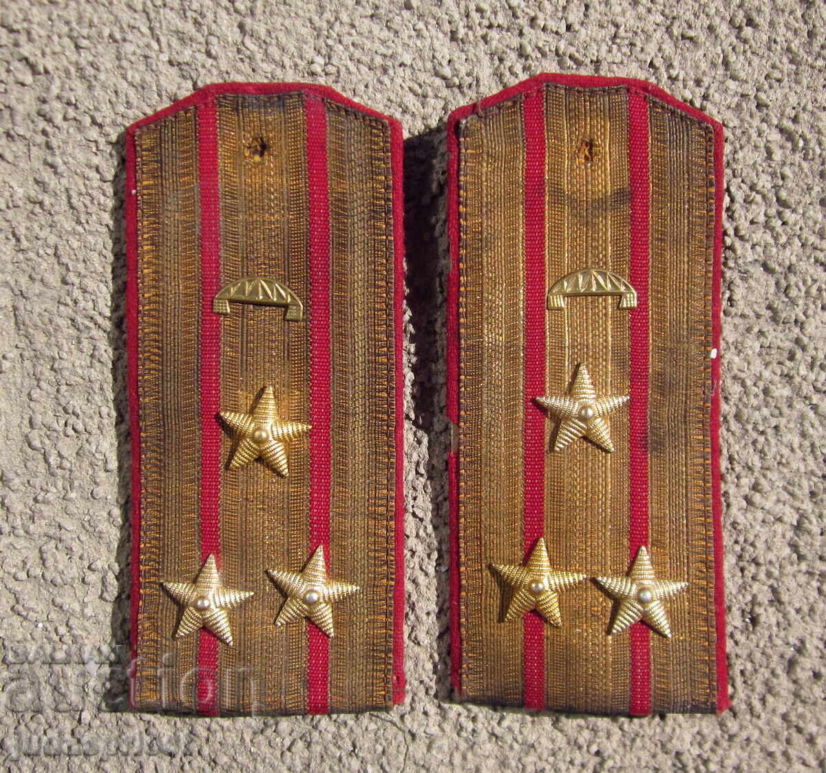 Epoleti militari bulgărești brodați cu fir metalic, colonel BNA, perioada socialistă timpurie Epoleti militari bulgărești brodați cu fir metalic, colonel BNA, perioada socialistă timpurie