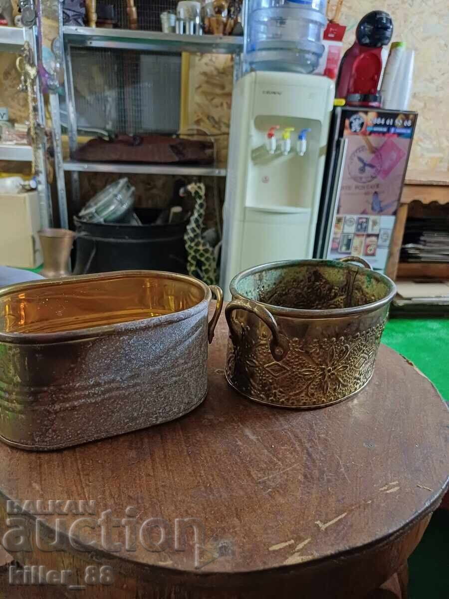 Παλιές ορειχάλκινες γλάστρες με τιμή € 14.00 | 27.38 BGN Παλιές ορειχάλκινες γλάστρες με τιμή € 14.00 | 27.38 BGN