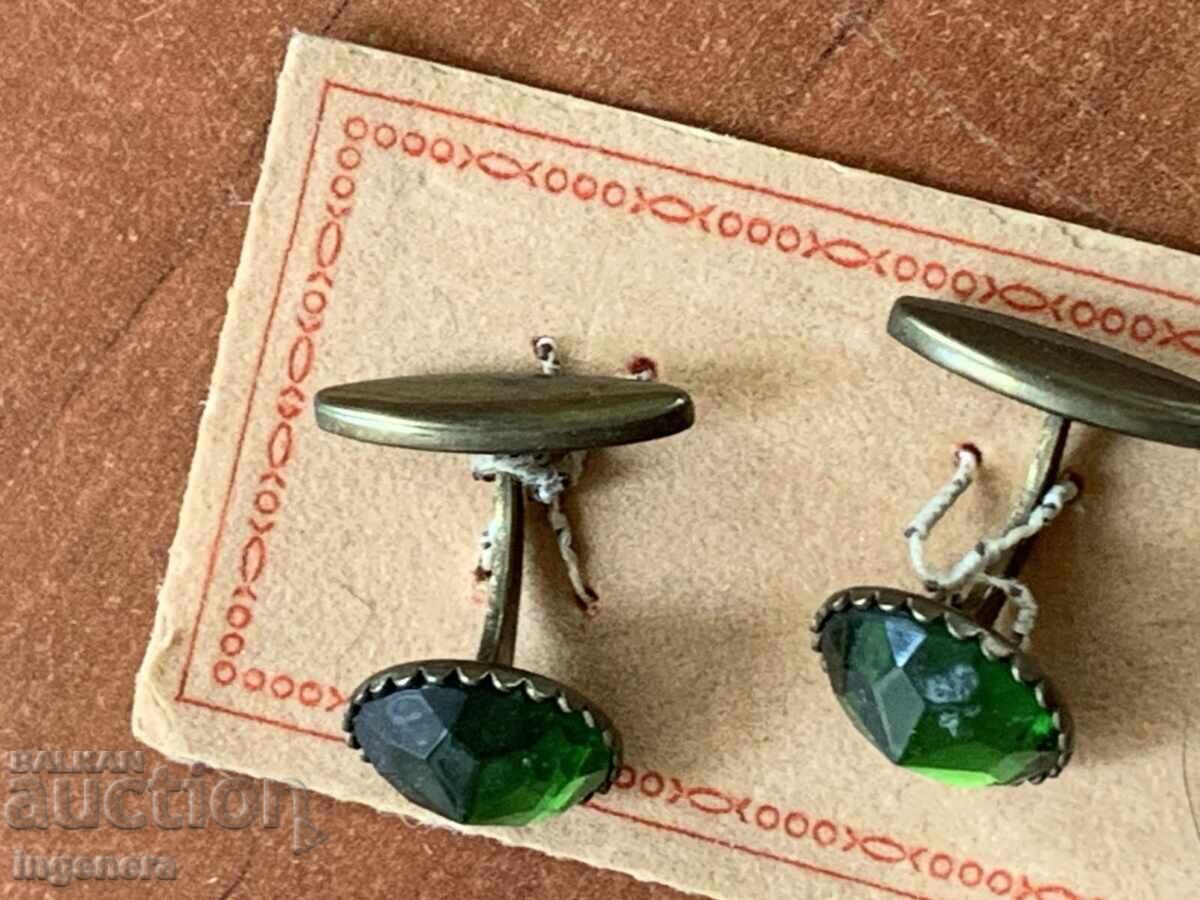 BUTONI DE CĂMAȘĂ VINTAGE DIN PERIOADA SOCIALISTĂ NOI CU PIATRĂ cu preț € 4.90 | 9.58 BGN