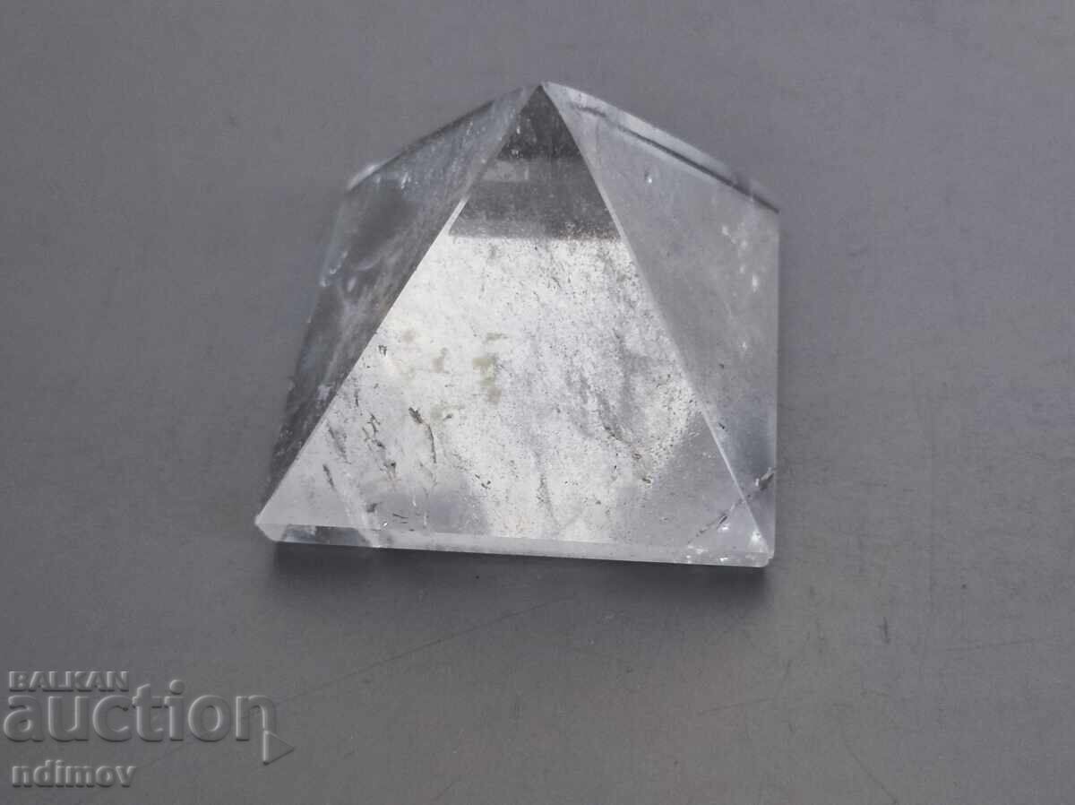Licitație Piramidă din cristal de stâncă 4,5 cm Licitație Piramidă din cristal de stâncă 4,5 cm