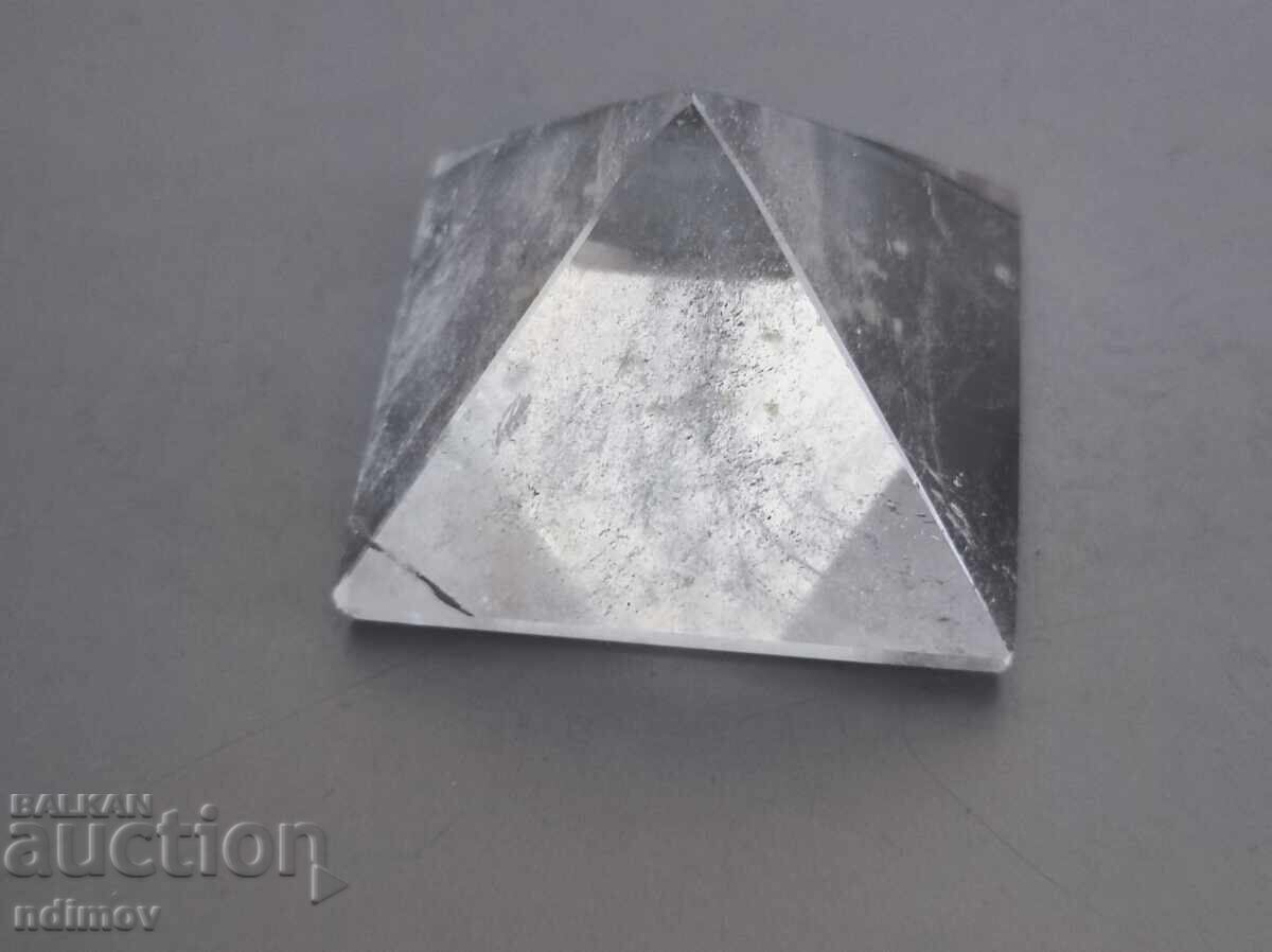 Livrarea Piramidă din cristal de stâncă 4,5 cm Livrarea Piramidă din cristal de stâncă 4,5 cm