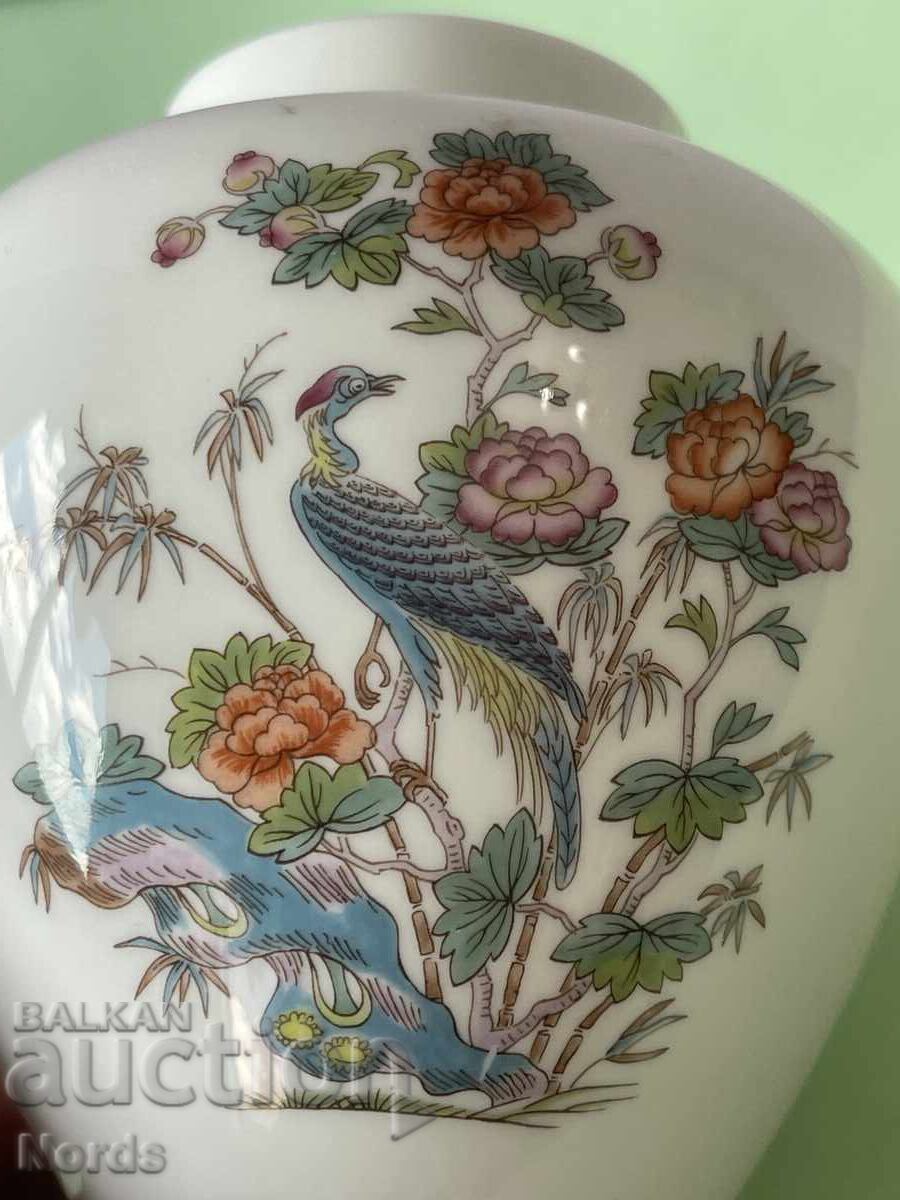 Livrarea Frumos borcan din porțelan Wedgwood Livrarea Frumos borcan din porțelan Wedgwood
