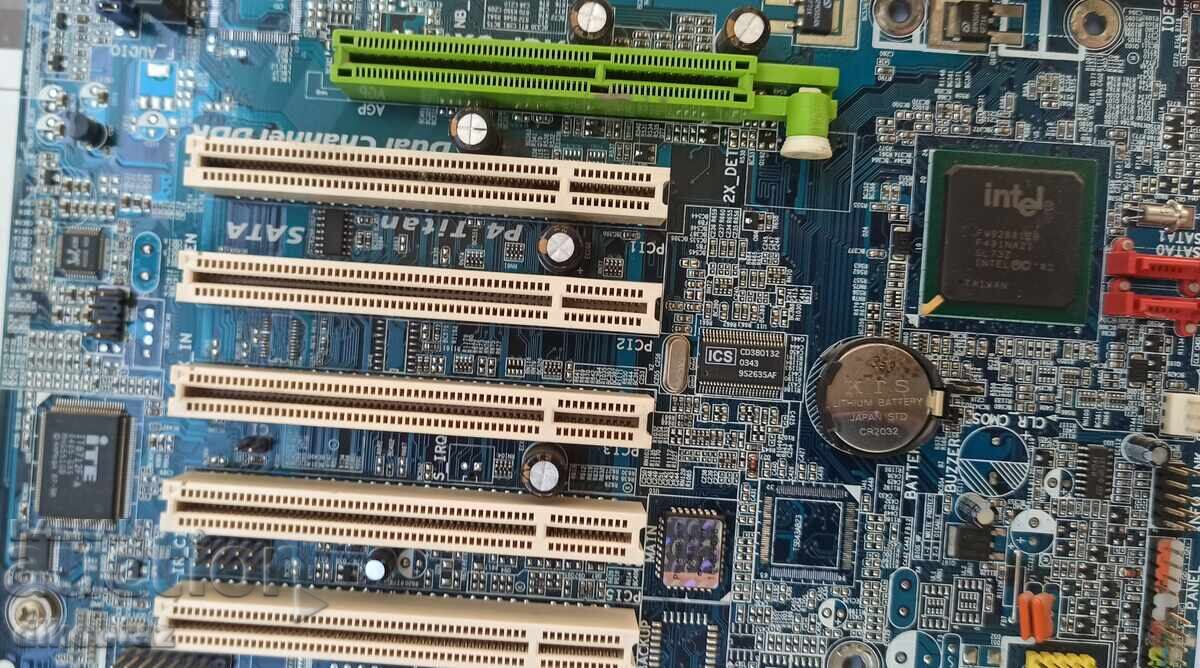 Auction  Gigabyte GA-8IPE1000 Motherboard