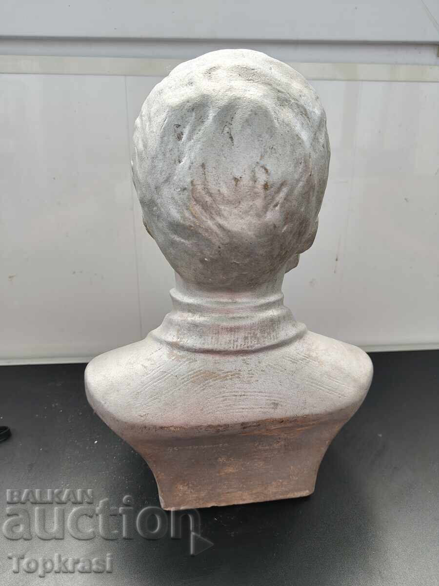 Licitație Bust retro Hristo Botev cu semnătura sculptorului