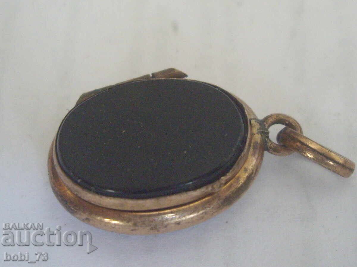 Bijuterie funerară din aur de 18 carate cu onix negru cu preț € 450.00 | 880.13 BGN