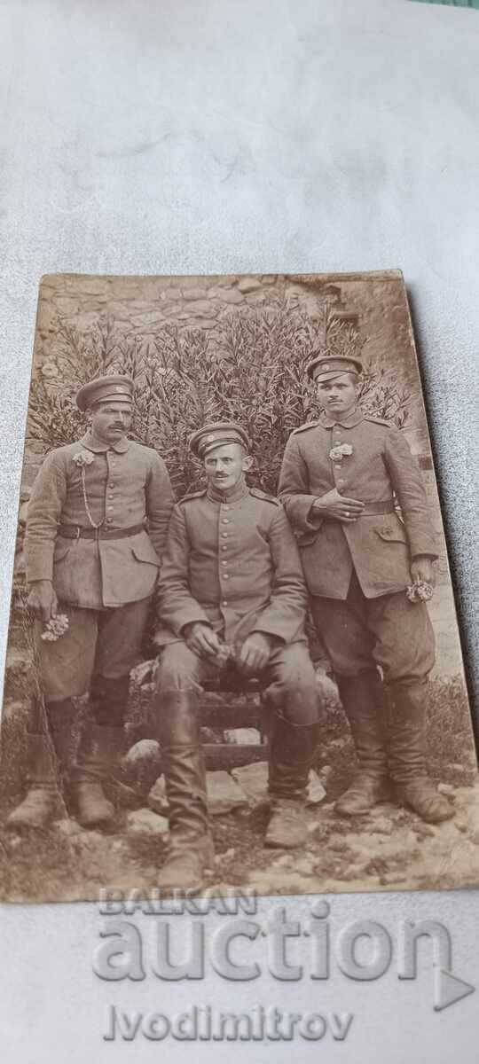 Снимка Трима войници П С В