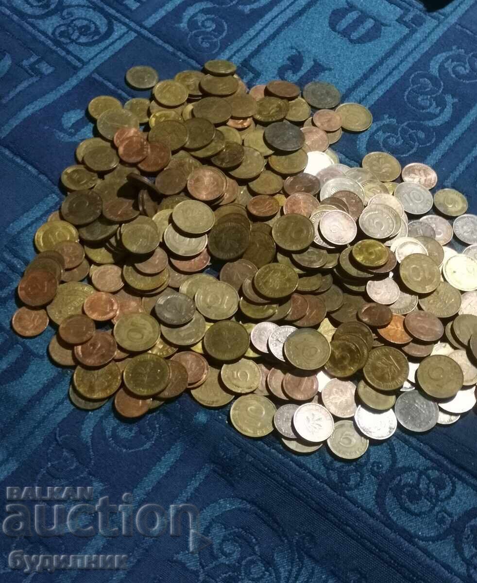Auction  325 coins. Different years. Different countries. I ship over