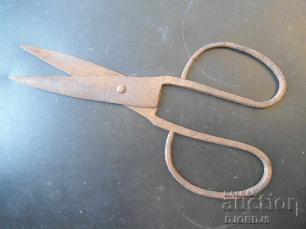Old forged scissors with price € 2.50 | 4.89 BGN