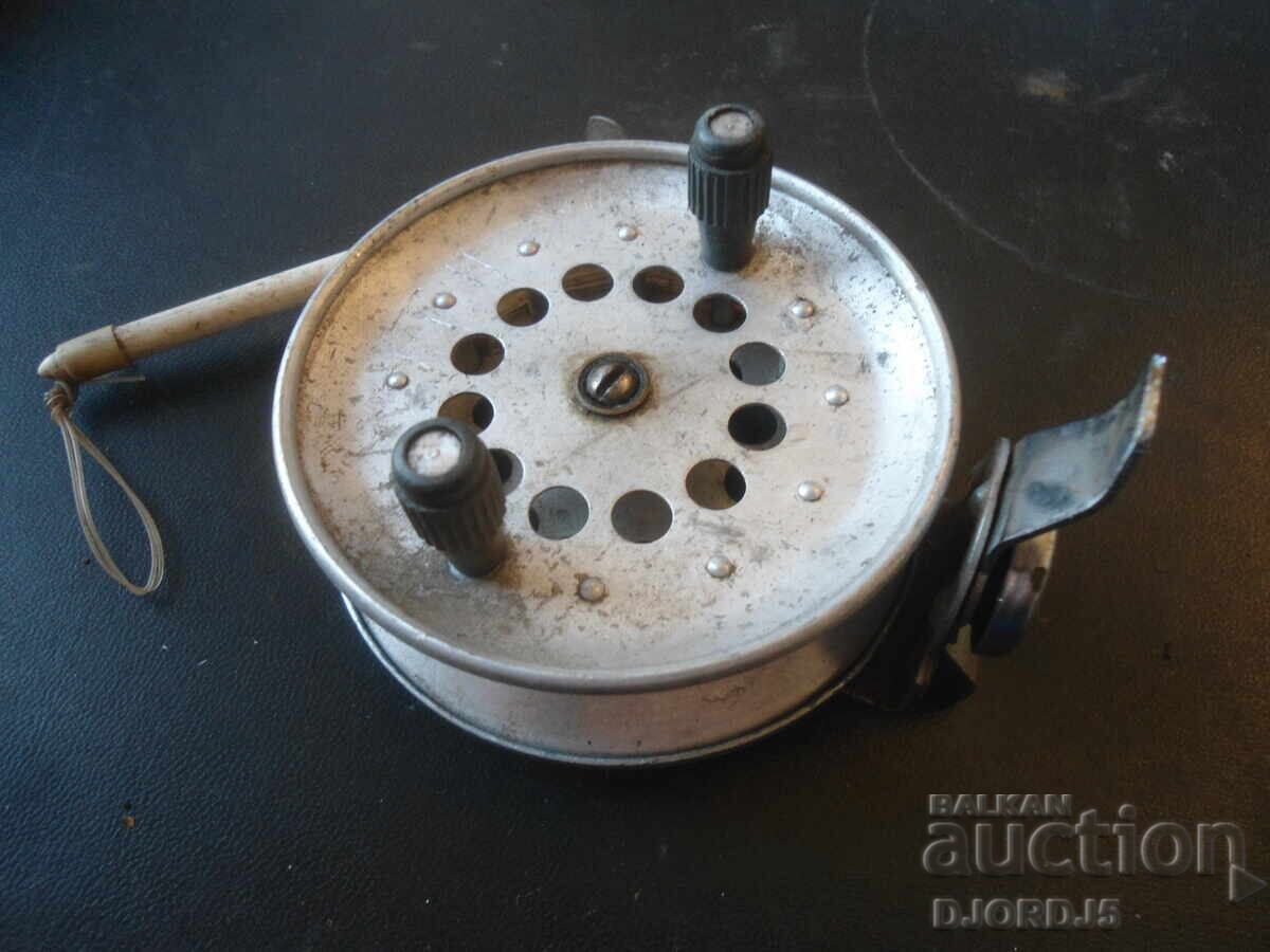 Mulinetă de pescuit veche, fabricată în URSS