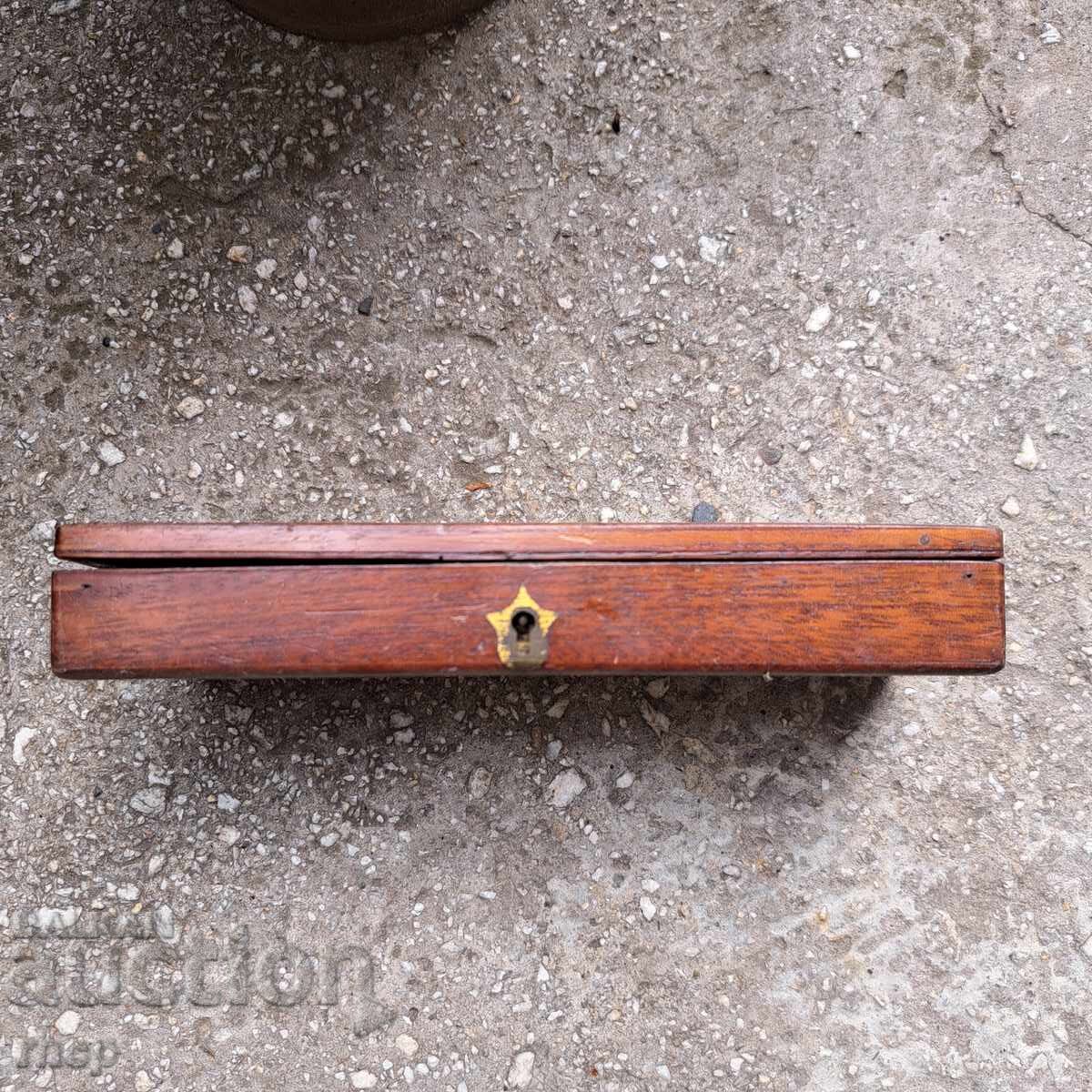 Licitație Set chirurgical britanic din secolul al XIX-lea, fildeș