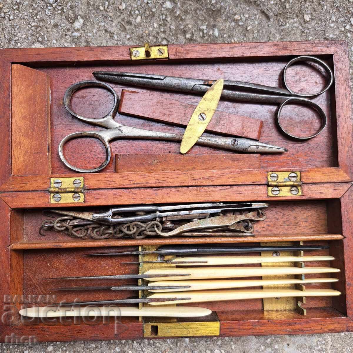 Set chirurgical britanic din secolul al XIX-lea, fildeș