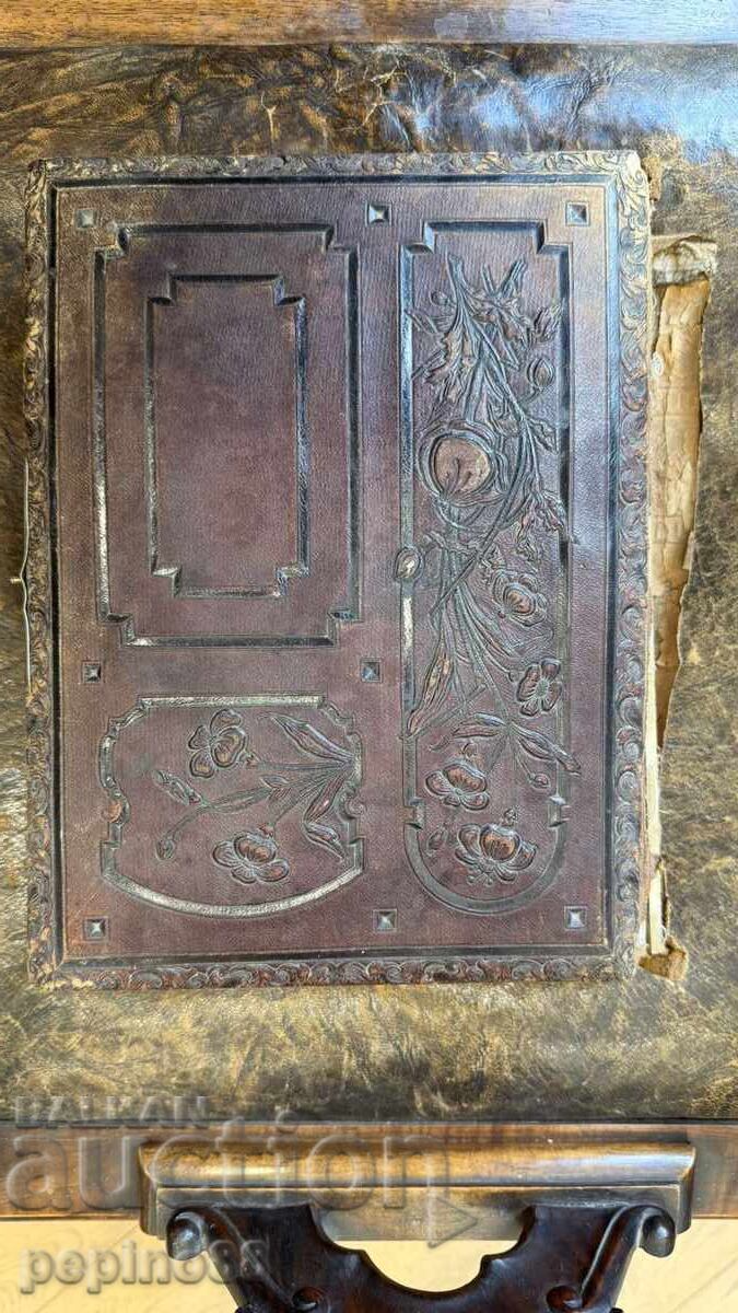 Family royal photo album from the end of the 19th century