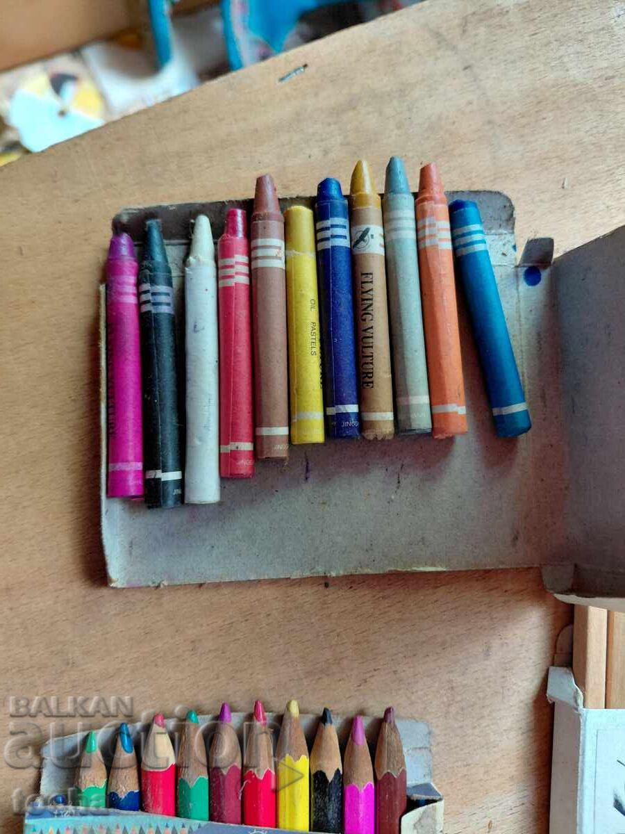 creioane colorate, creioane vechi cu preț € 0.01 | 0.02 BGN