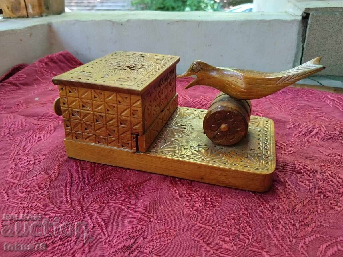 Dispenser vechi din lemn pentru țigări tabacheră sculptură în lemn cu preț € 90.00 | 176.03 BGN