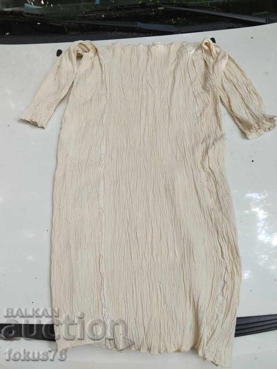 Cămașă veche albă din pânză de casă pentru costum popular Cămașă veche albă din pânză de casă pentru costum popular