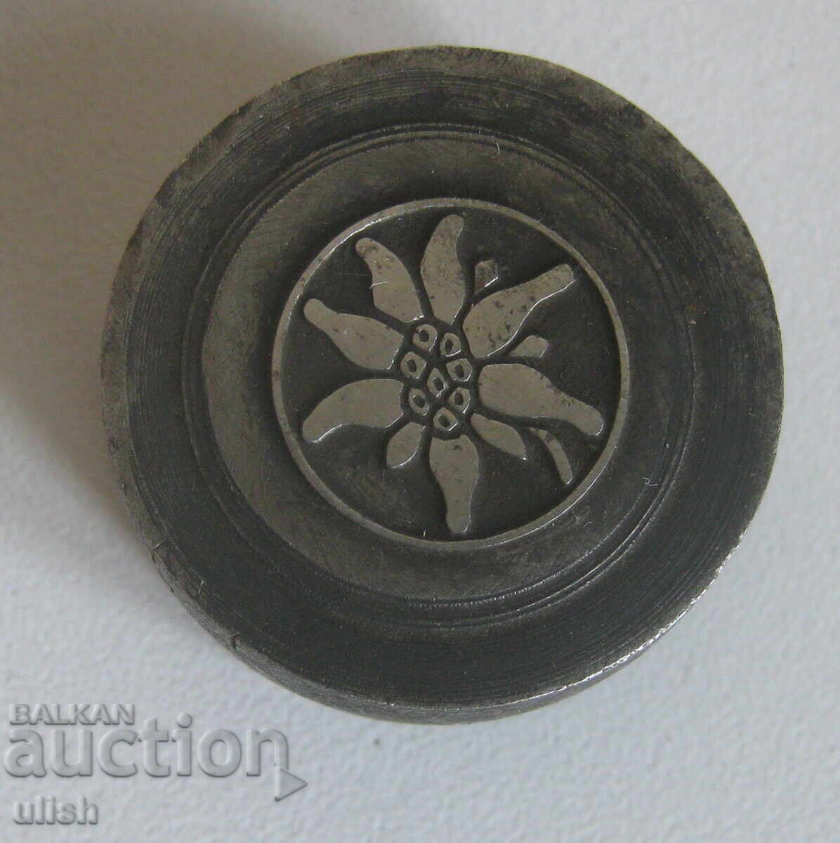 Matriță veche de turnătorie, semifabricat floare de colț Matriță veche de turnătorie, semifabricat floare de colț