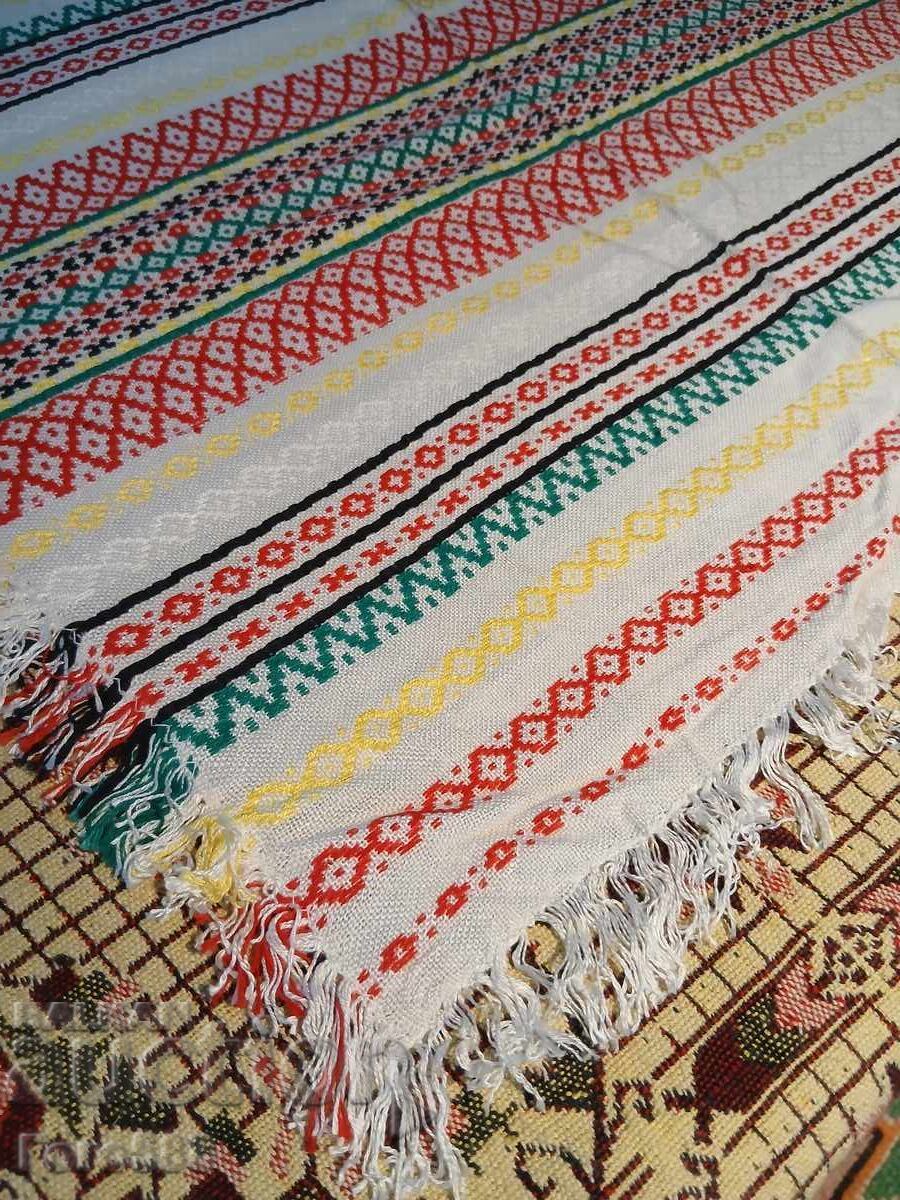 Licitație O fata de masa mica Licitație O fata de masa mica