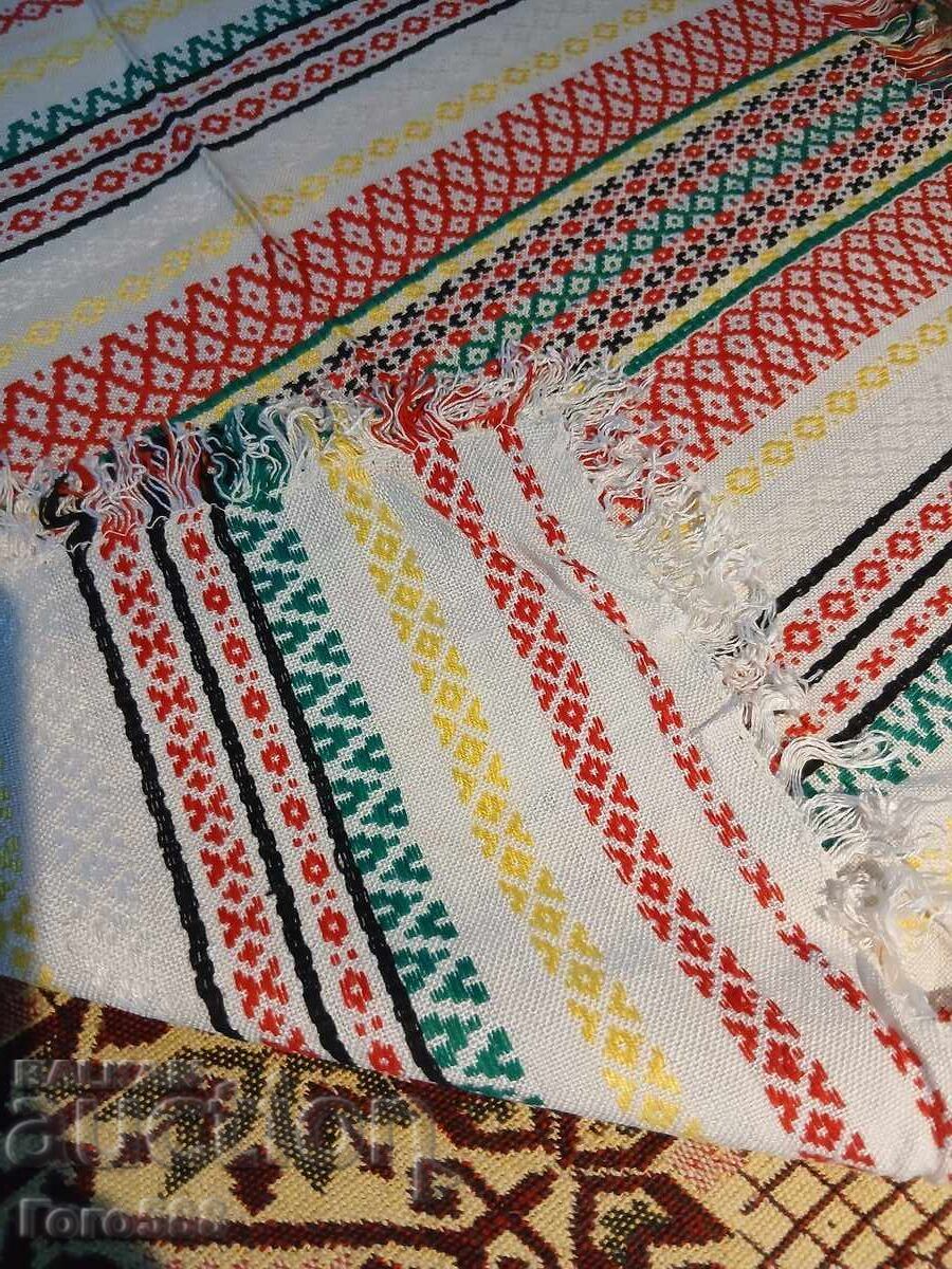 Livrarea O fata de masa mica Livrarea O fata de masa mica