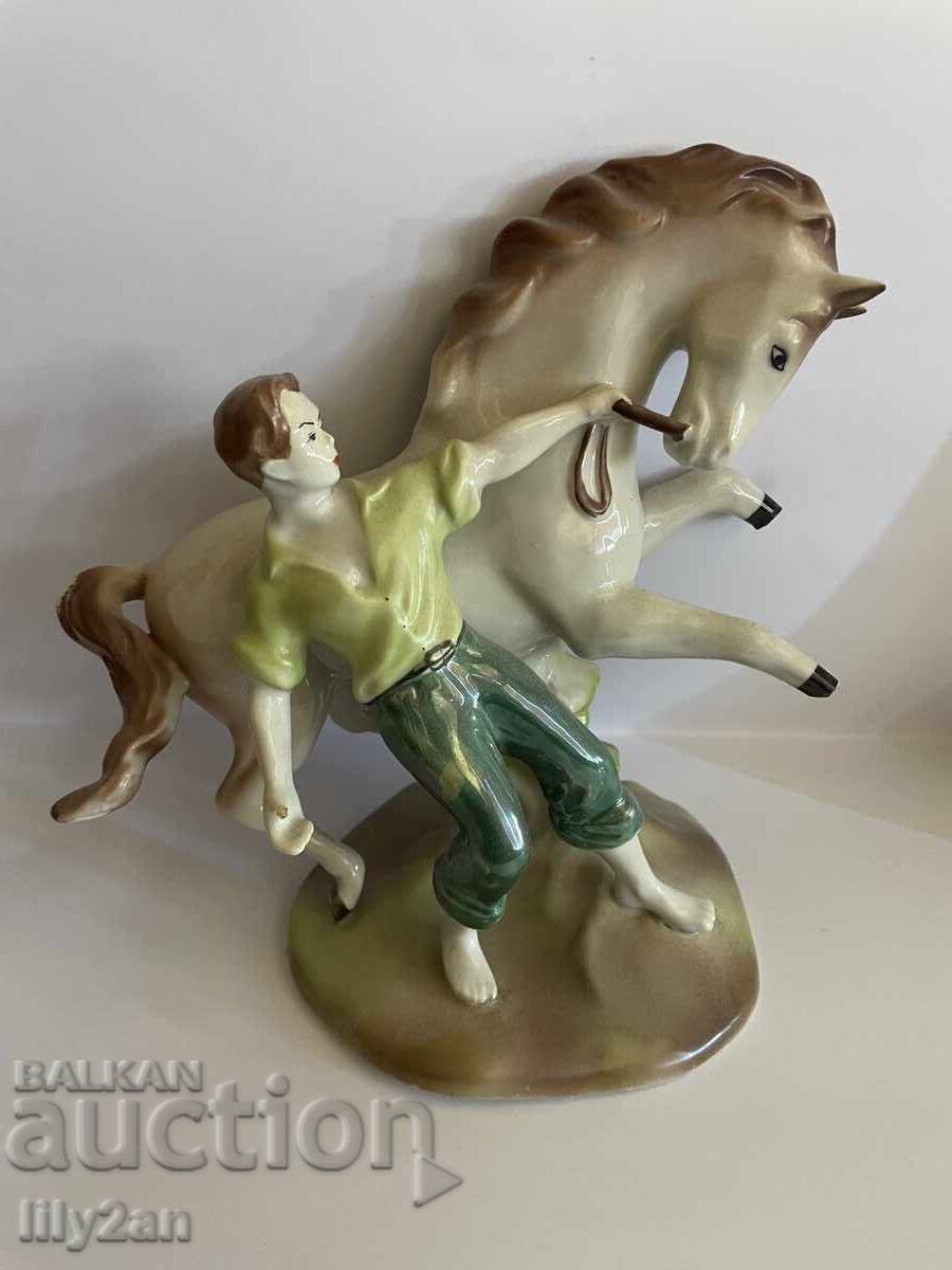Figurină din porțelan bulgar cu preț € 50.00 | 97.79 BGN
