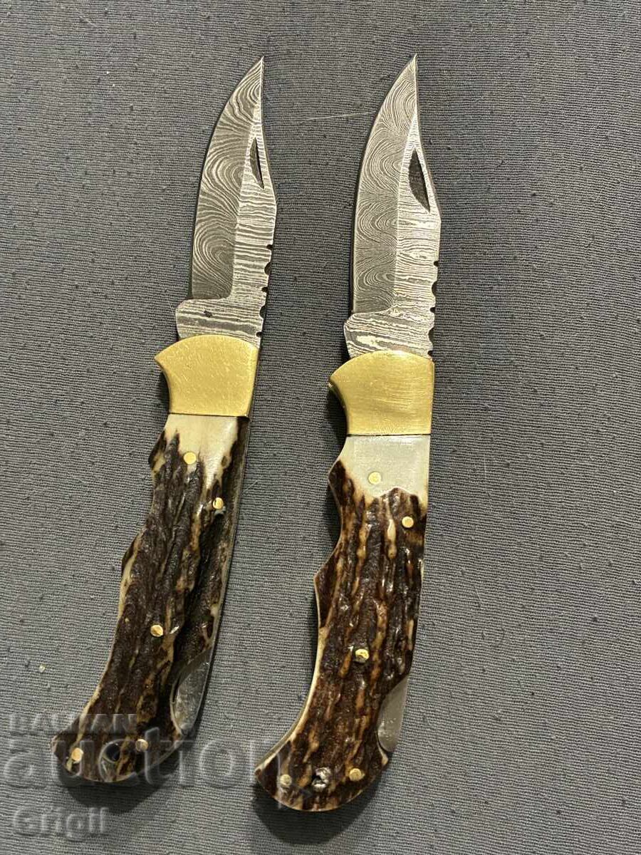 Licitație Două cuțite din corn de cerb și oțel damasc Licitație Două cuțite din corn de cerb și oțel damasc
