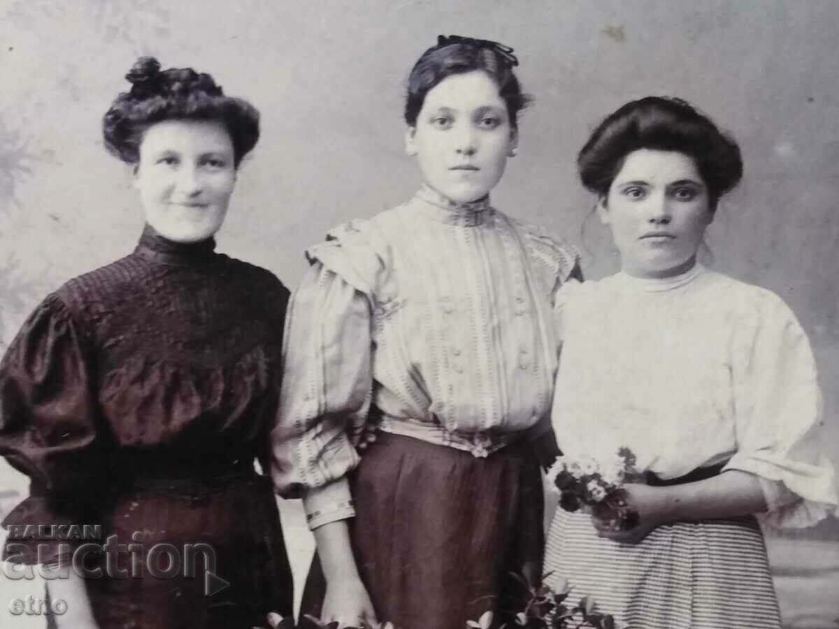 CARTON FOTO REGAL, COSTUM, doamne de oraș cu preț € 0.01 | 0.02 BGN