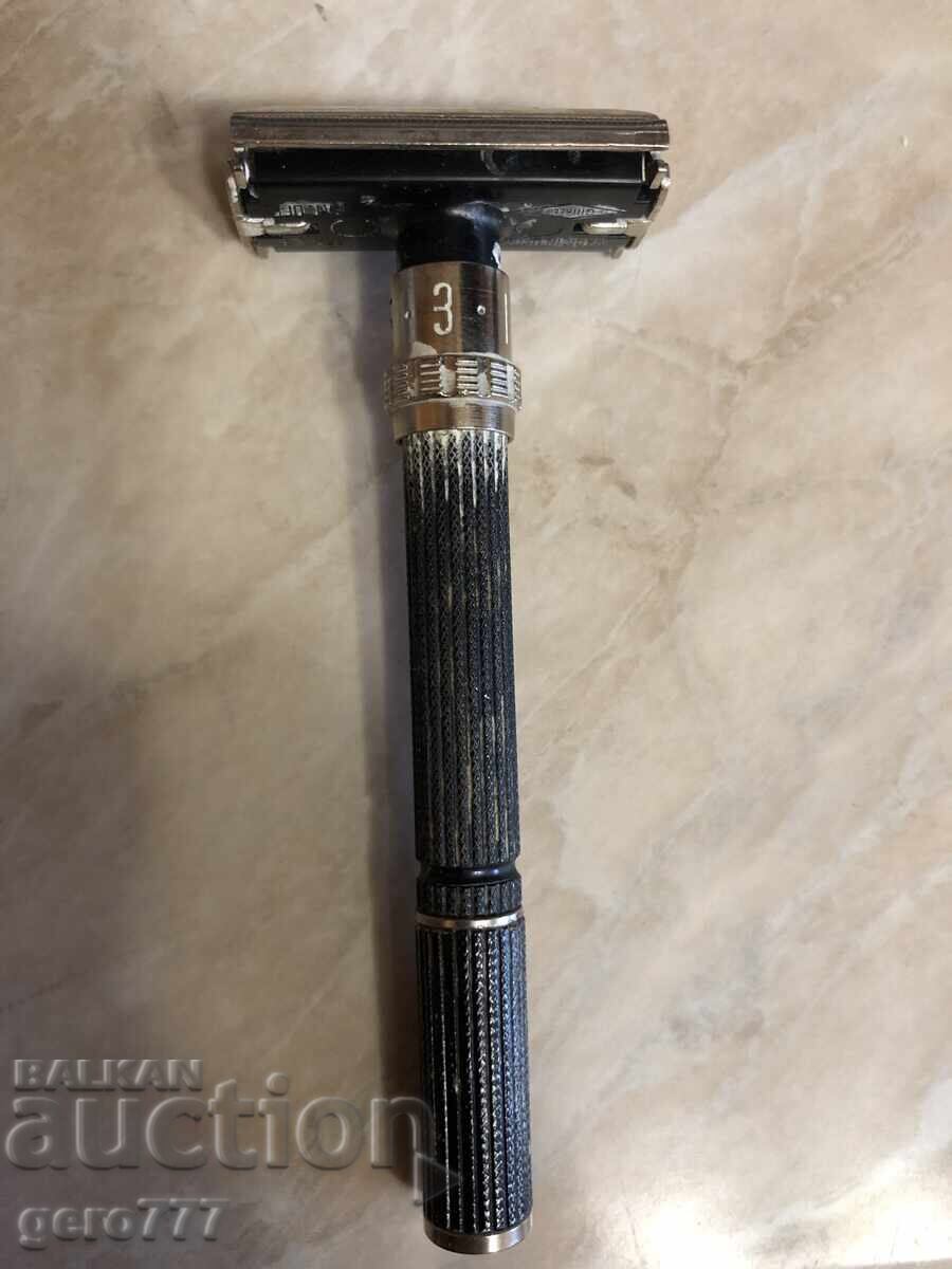 APARAT DE RAS VECHI GILLETTE MADE IN USA cu preț € 20.00 | 39.12 BGN
