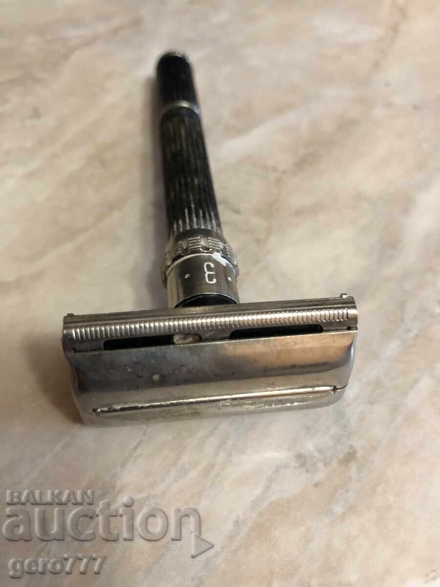 Licitație APARAT DE RAS VECHI GILLETTE MADE IN USA