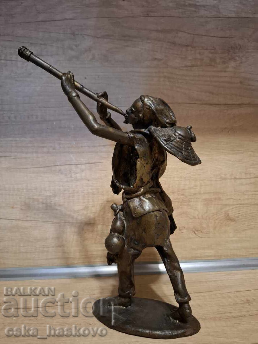 Sculptură din bronz semnată