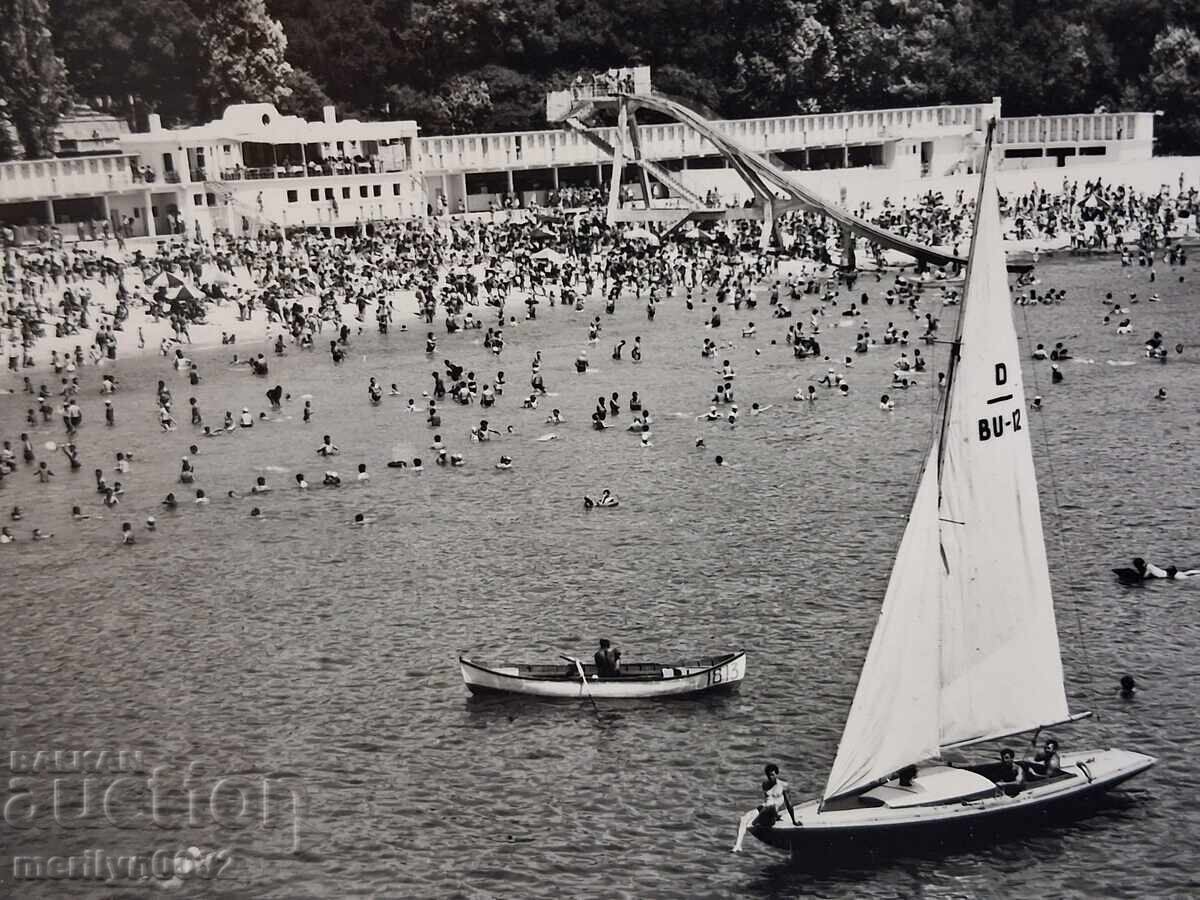 Carte poștală foto Varna 1962 cu preț € 12.94 | 25.31 BGN Carte poștală foto Varna 1962 cu preț € 12.94 | 25.31 BGN
