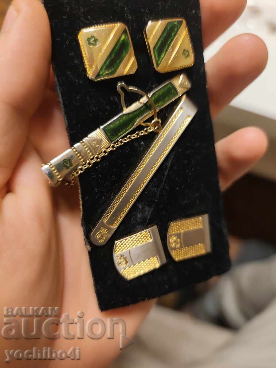 Set de doi butoni placați cu aur cu preț € 40.00 | 78.23 BGN