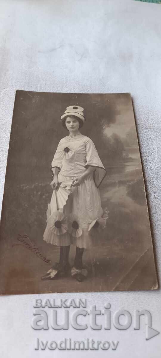 Fotografie Sofia Tânără femeie în rochie albă 1912 Fotografie Sofia Tânără femeie în rochie albă 1912