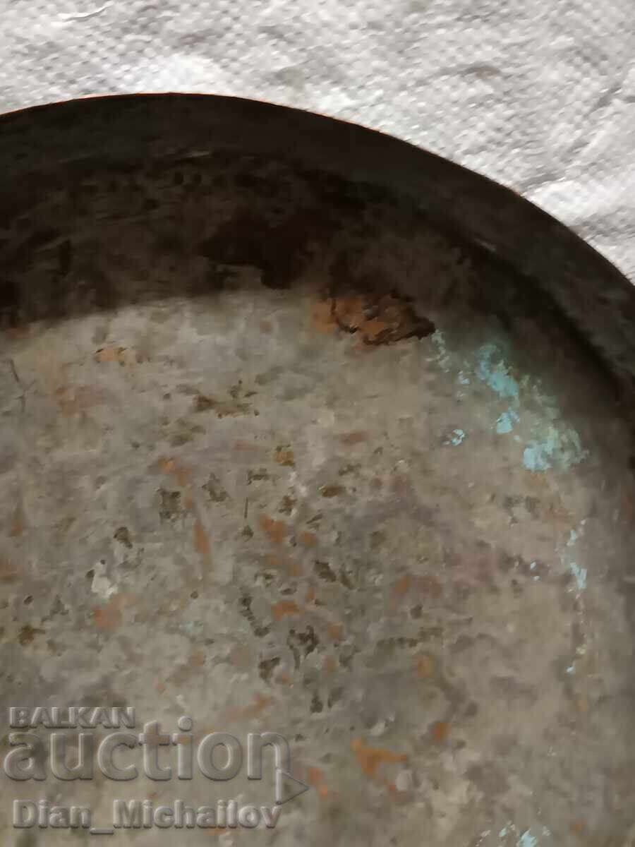 Licitație Tavă veche din cupru Licitație Tavă veche din cupru