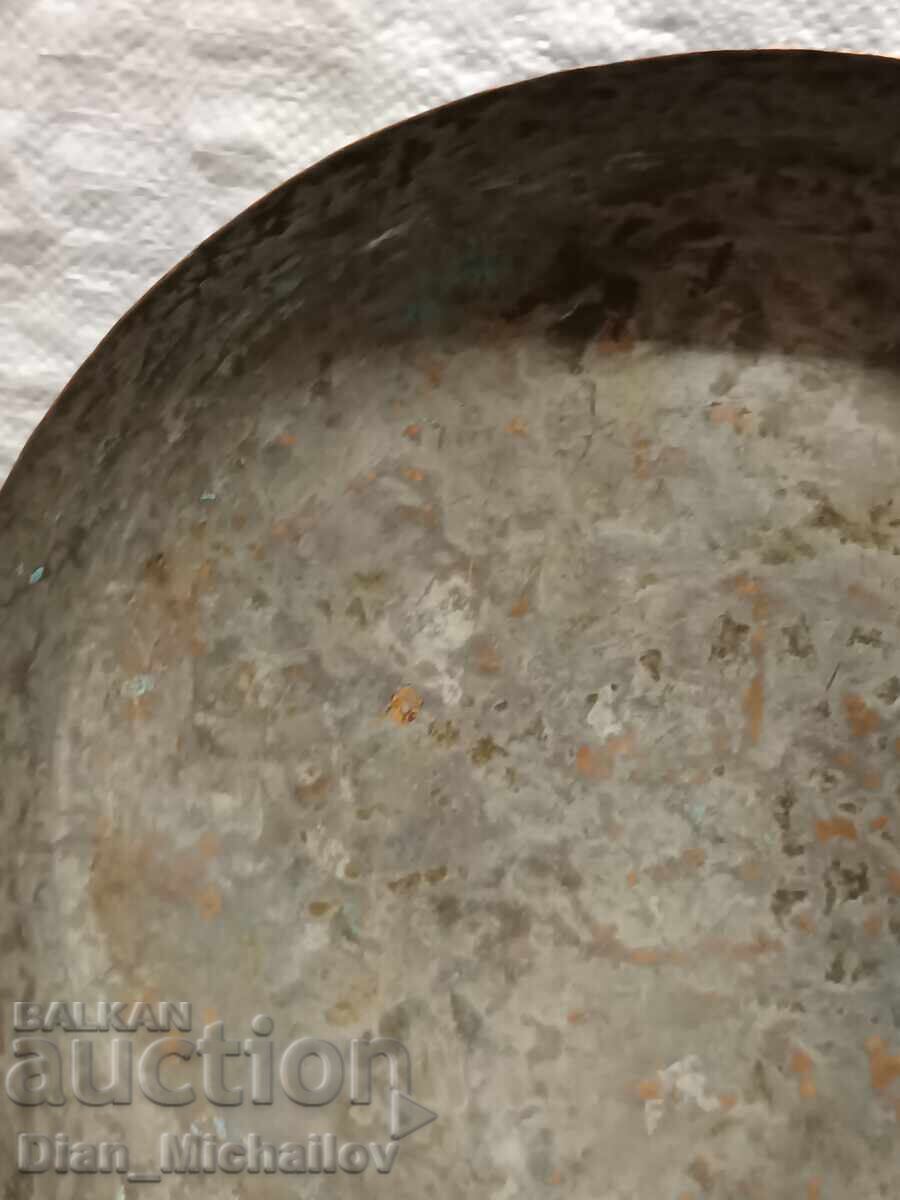 Livrarea Tavă veche din cupru Livrarea Tavă veche din cupru