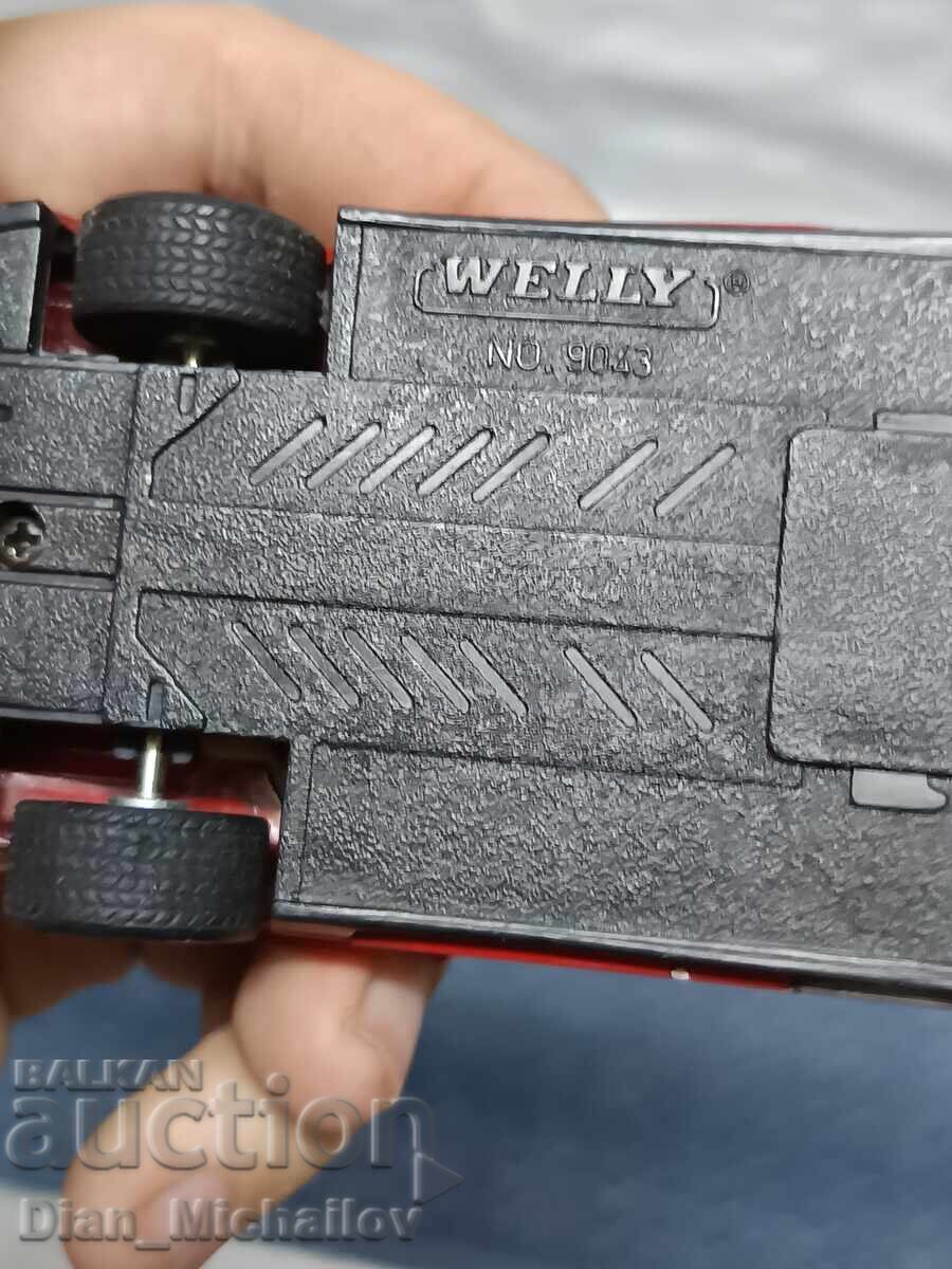 Licitație Două mașinuțe metalice Licitație Două mașinuțe metalice