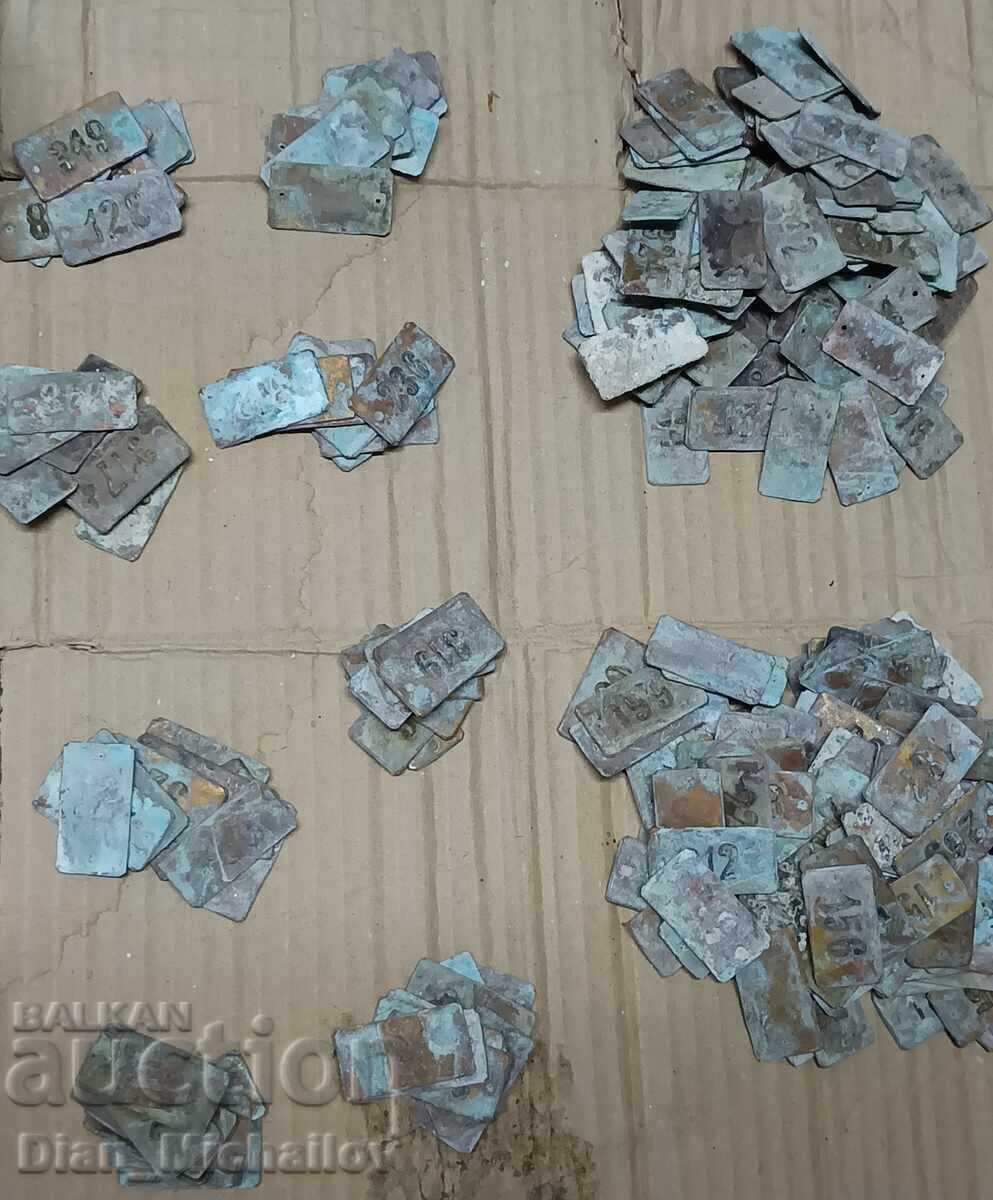 Licitație 284 plăcuțe vechi din cupru pentru camere de hotel Licitație 284 plăcuțe vechi din cupru pentru camere de hotel