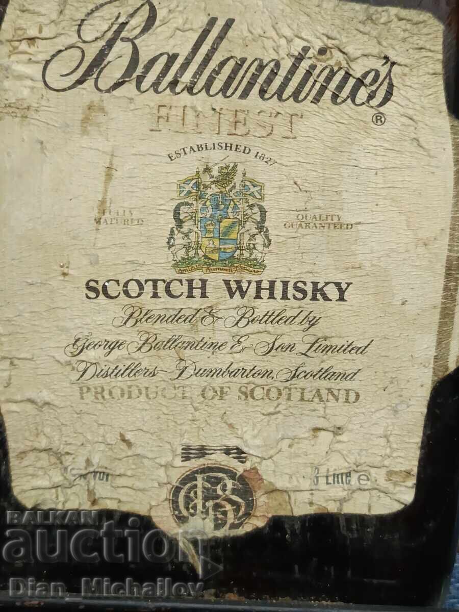 Licitație Sticlă veche de whisky cu leagăn Licitație Sticlă veche de whisky cu leagăn