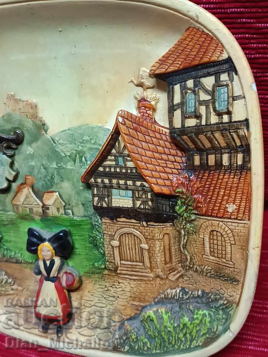 Tablou vechi din ceramică în relief cu preț € 5.00 | 9.78 BGN