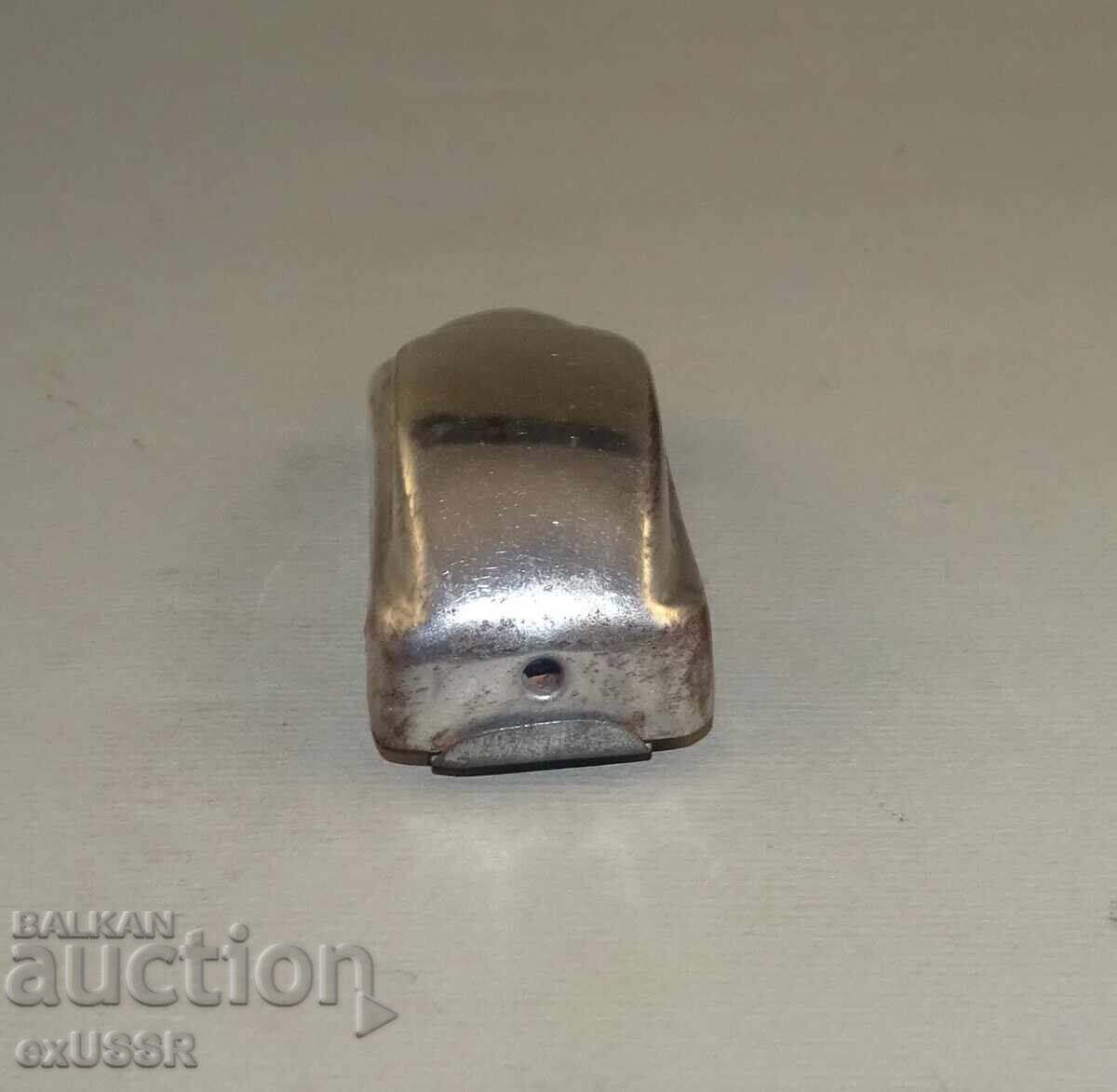 Veche mașinuță metalică din tablă GAZ 20 Pobeda? cu preț € 15.00 | 29.34 BGN Veche mașinuță metalică din tablă GAZ 20 Pobeda? cu preț € 15.00 | 29.34 BGN