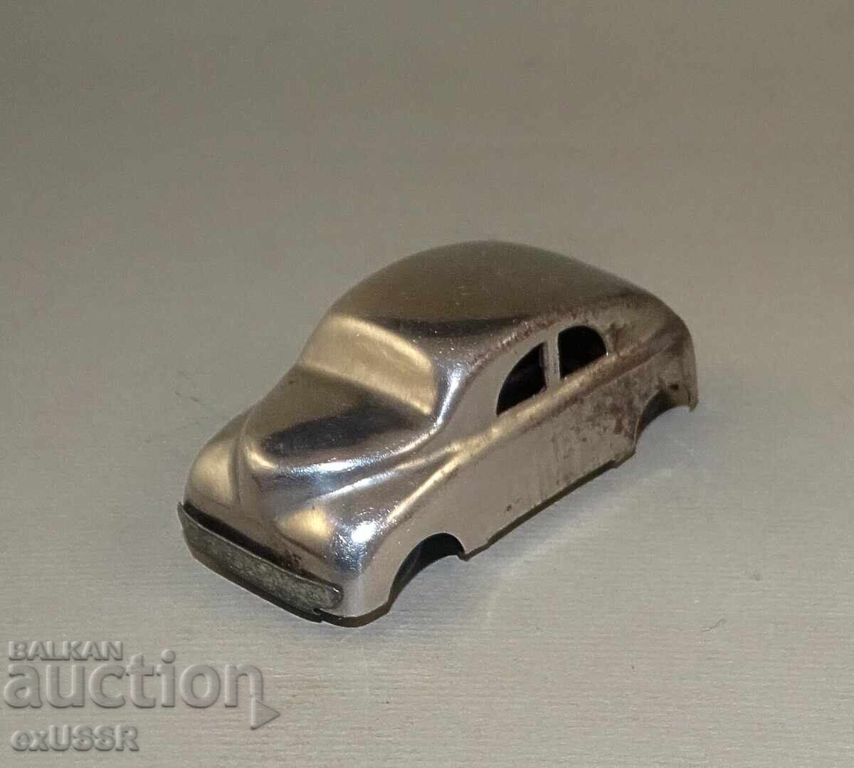 Licitație Veche mașinuță metalică din tablă GAZ 20 Pobeda? Licitație Veche mașinuță metalică din tablă GAZ 20 Pobeda?