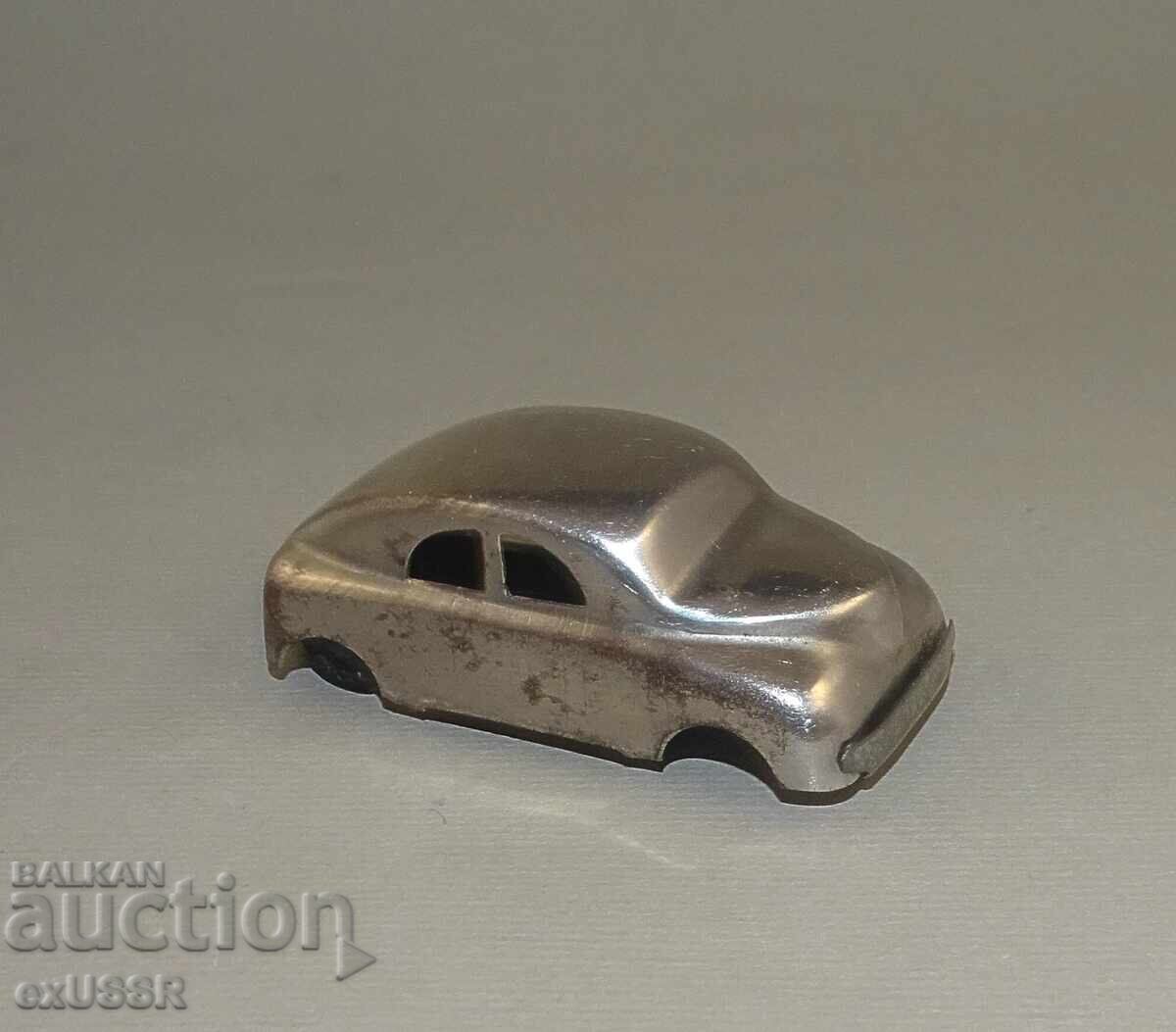 Livrarea Veche mașinuță metalică din tablă GAZ 20 Pobeda? Livrarea Veche mașinuță metalică din tablă GAZ 20 Pobeda?
