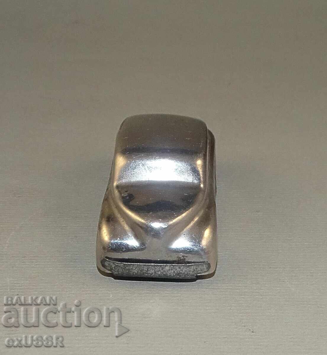 Veche mașinuță metalică din tablă GAZ 20 Pobeda? - 5 Veche mașinuță metalică din tablă GAZ 20 Pobeda? - 5
