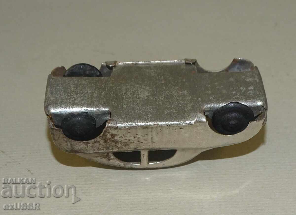 Veche mașinuță metalică din tablă GAZ 20 Pobeda? - 6 Veche mașinuță metalică din tablă GAZ 20 Pobeda? - 6