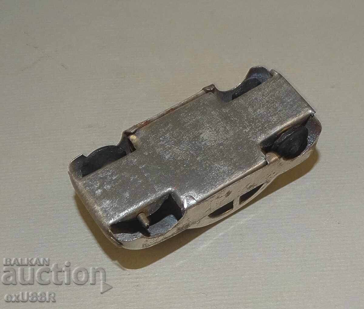 Veche mașinuță metalică din tablă GAZ 20 Pobeda? - 7 Veche mașinuță metalică din tablă GAZ 20 Pobeda? - 7