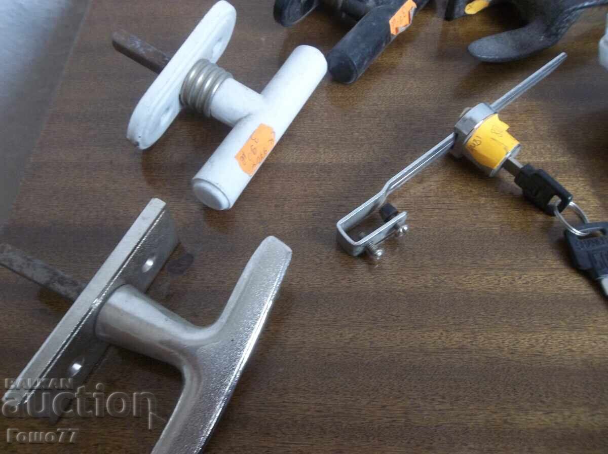 Mânere cu preț € 5.00 | 9.78 BGN